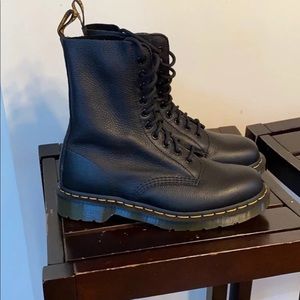 Dr martens Virginia 10 eye boots